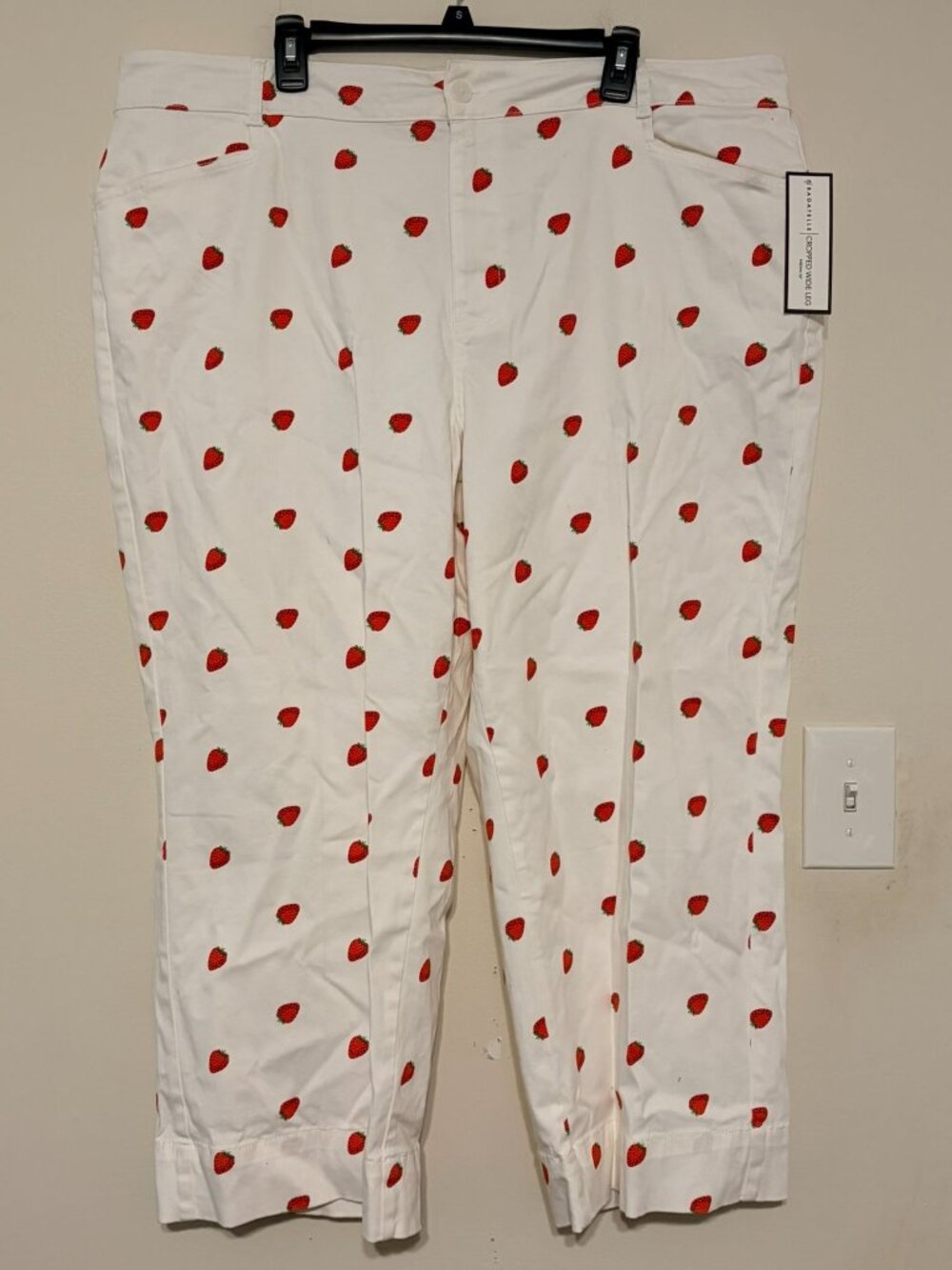 New NWT Bagatelle Collection New York Strawberry Print Ankle Pants Size 3X